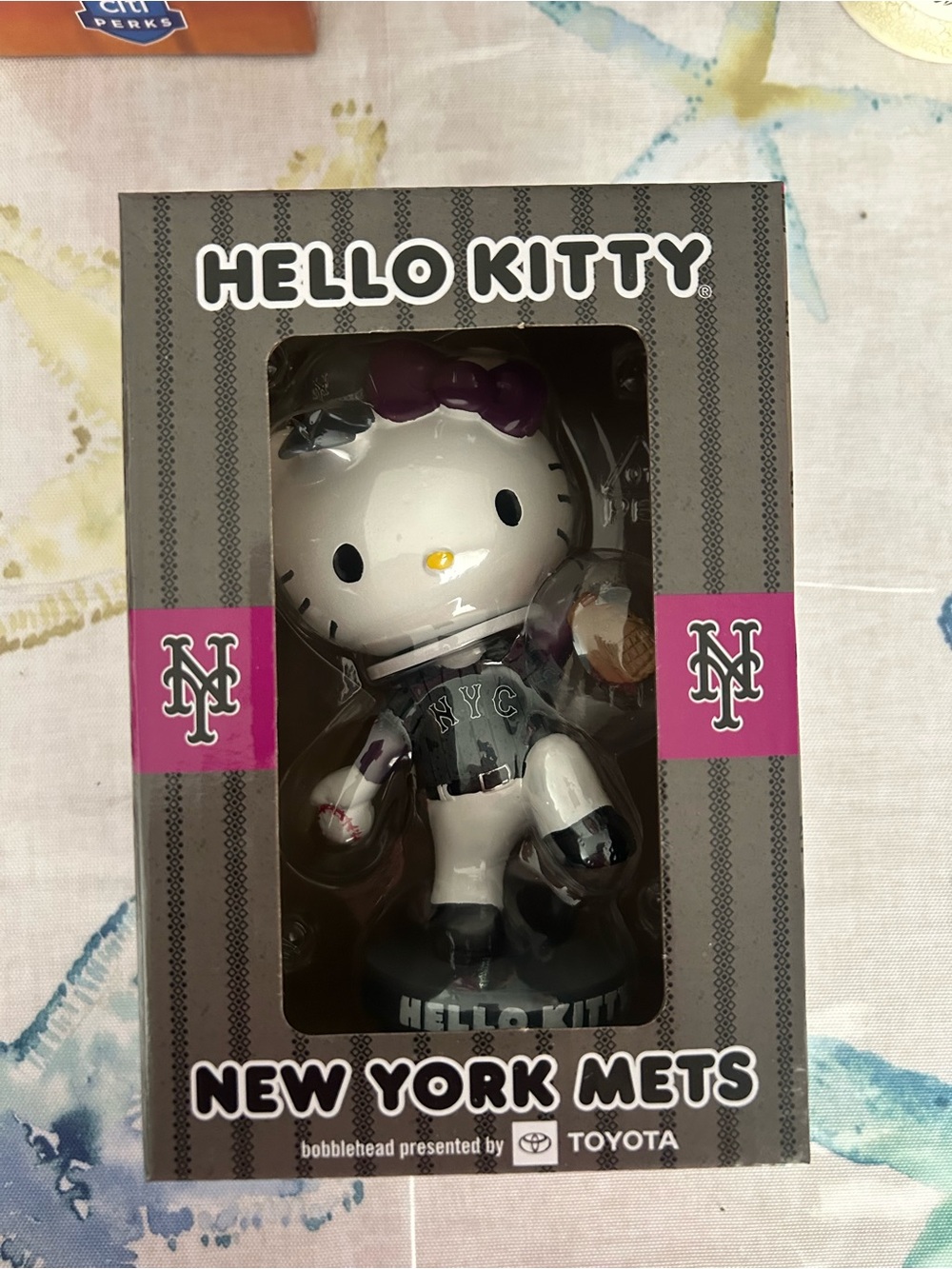 Hello Kitty New York Mets Purple and White Bobblehead